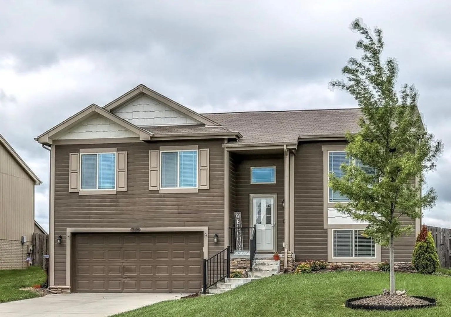 3 Bedroom Home in Bellevue! — Photo 1