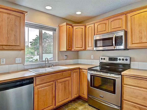 5th image of 807 W Kiernan Ave