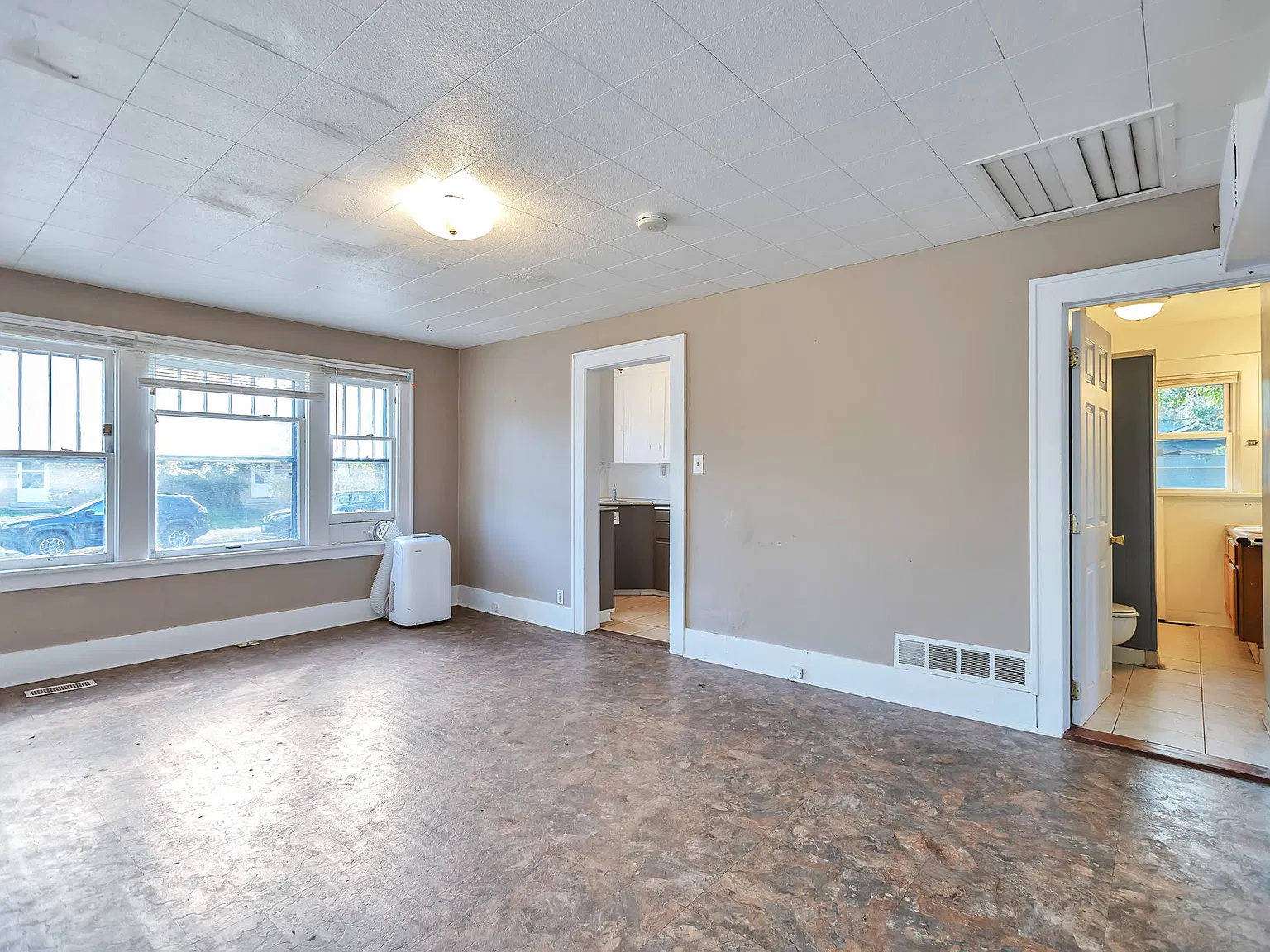 4 bed, 1700 sqft, $3,200 — Photo 4
