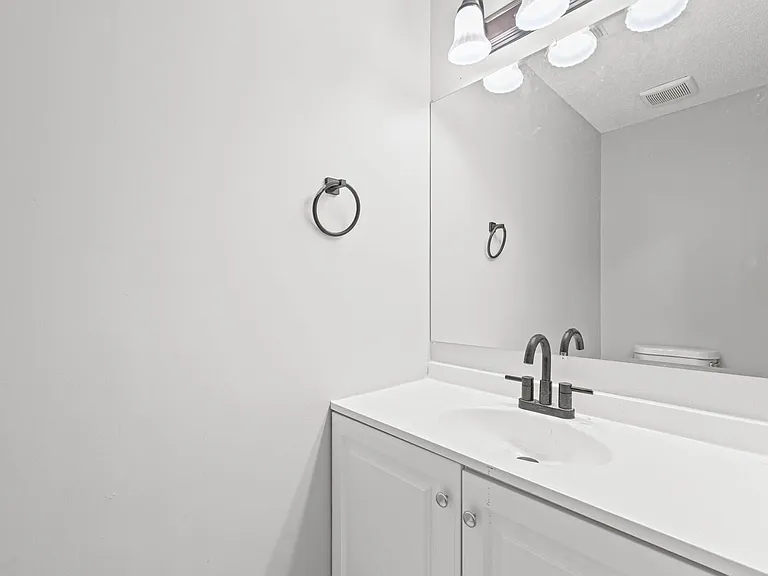 8066 Woodlake Dr — Photo 17