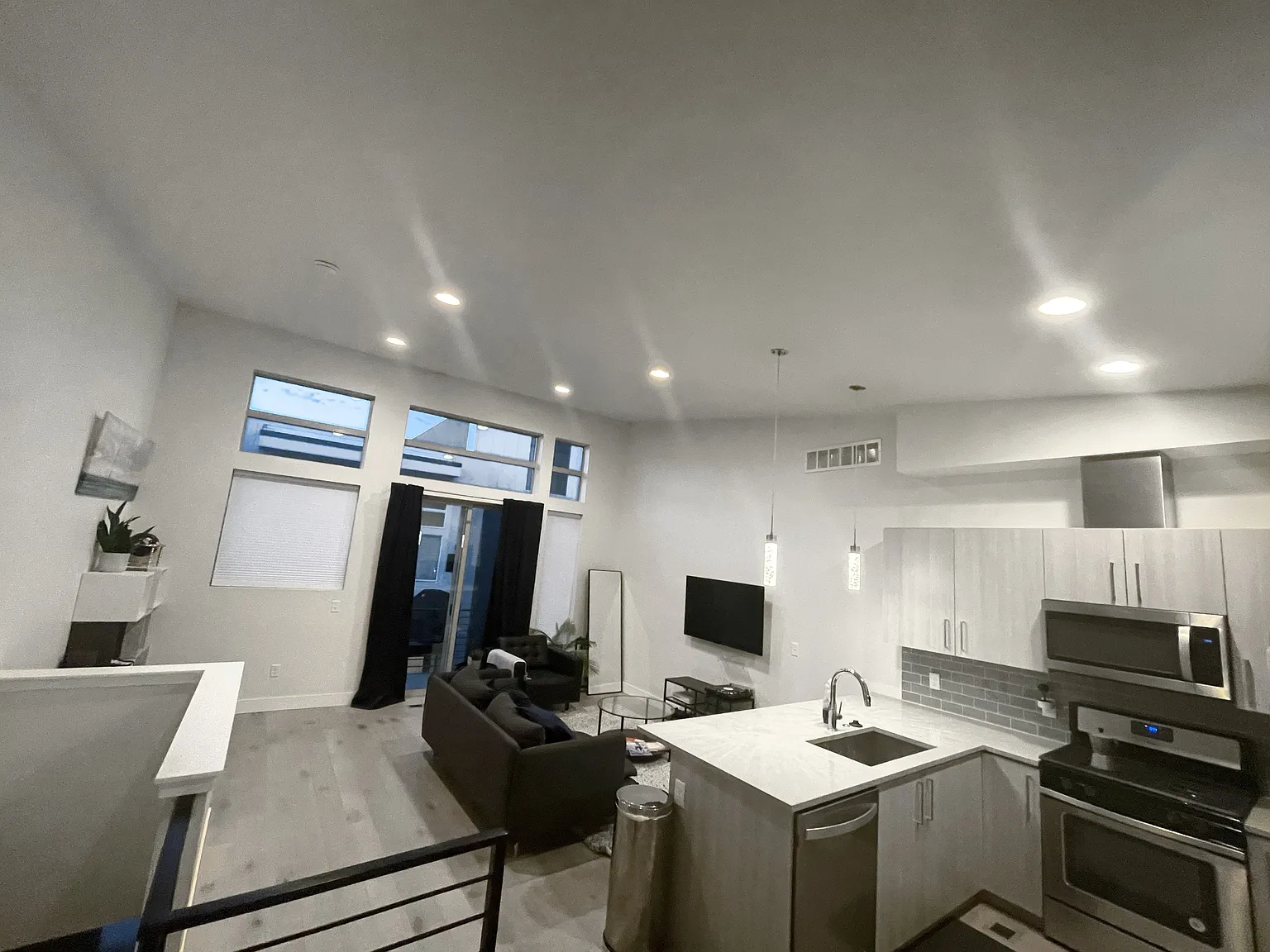 2 bed, 1025 sqft, $2,750 — Photo 2