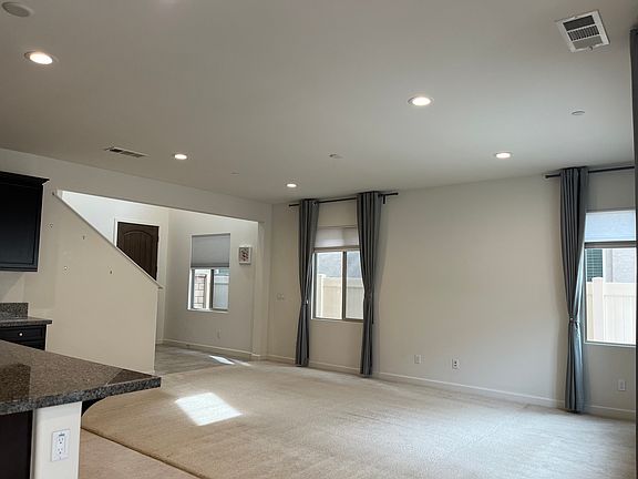 5th image of 15818 Molly Ave
