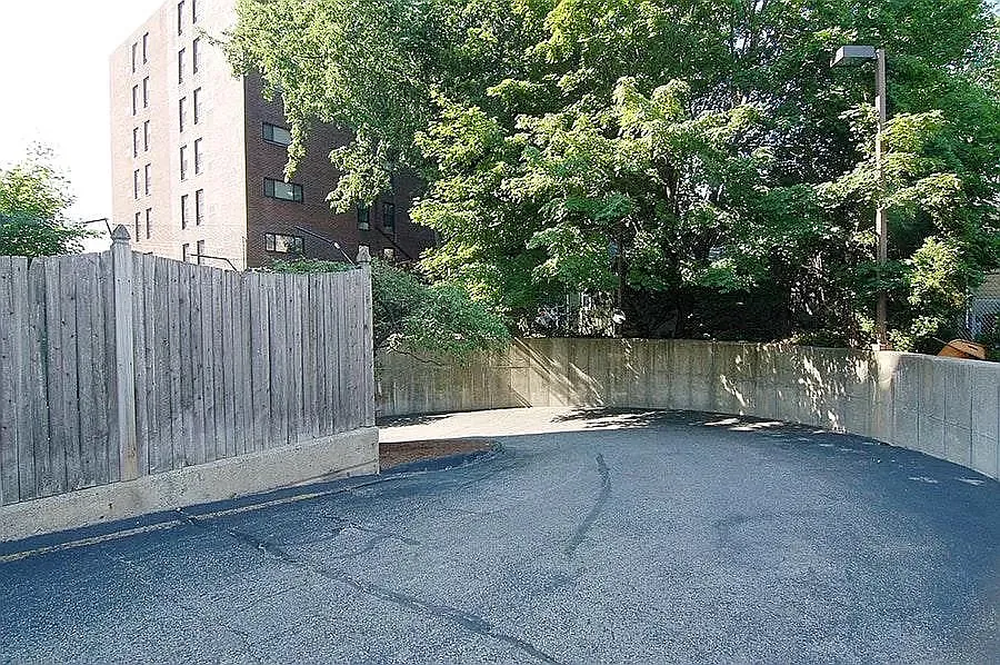 2 bed, 1.5 bath, 1073 sqft, $4,500 — Photo 3