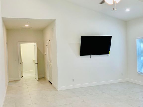 5th image of 123 SW Essex Drive SW #34953