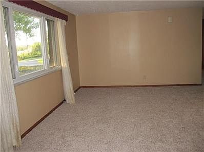 Living Room/picture window