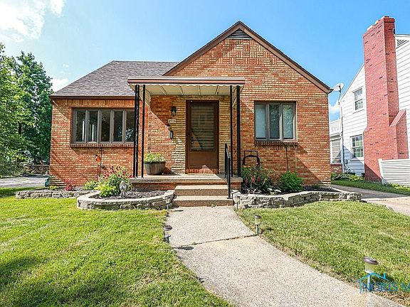 2nd image of 2715 Eastmoreland Dr