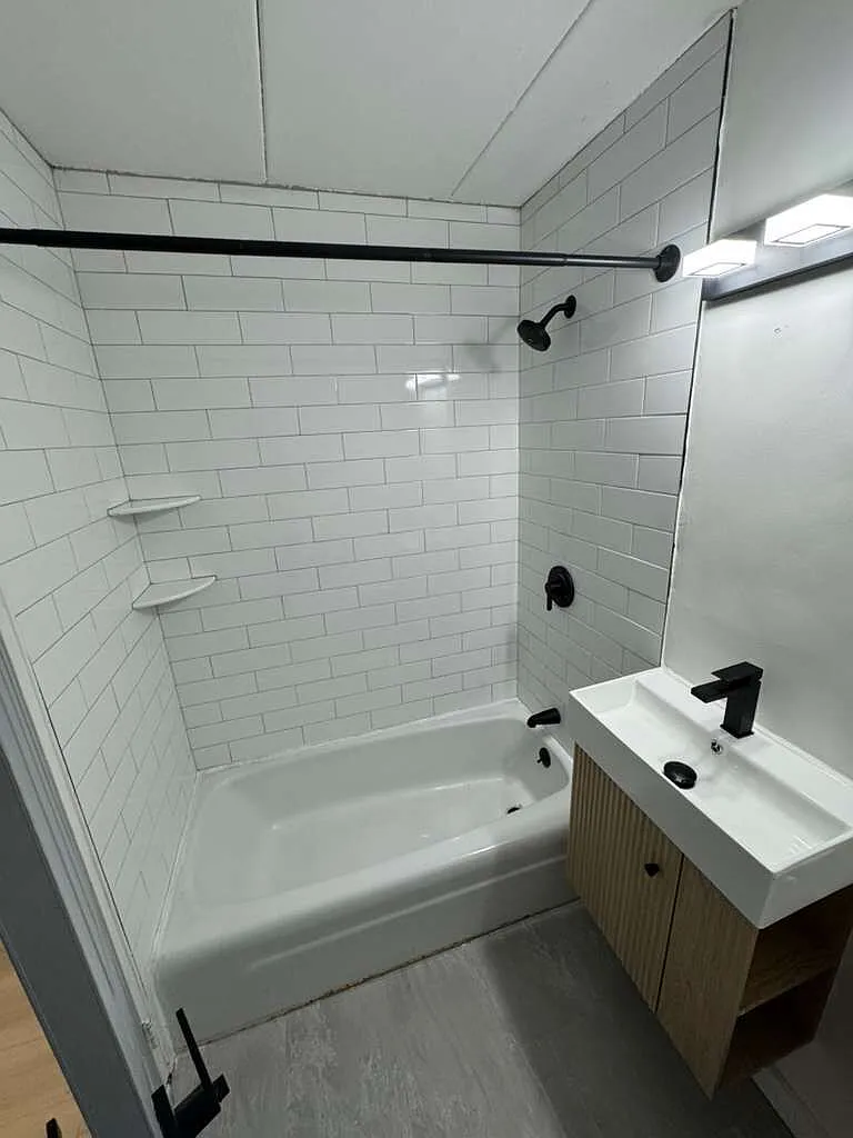 Studio, $2,000 — Photo 2