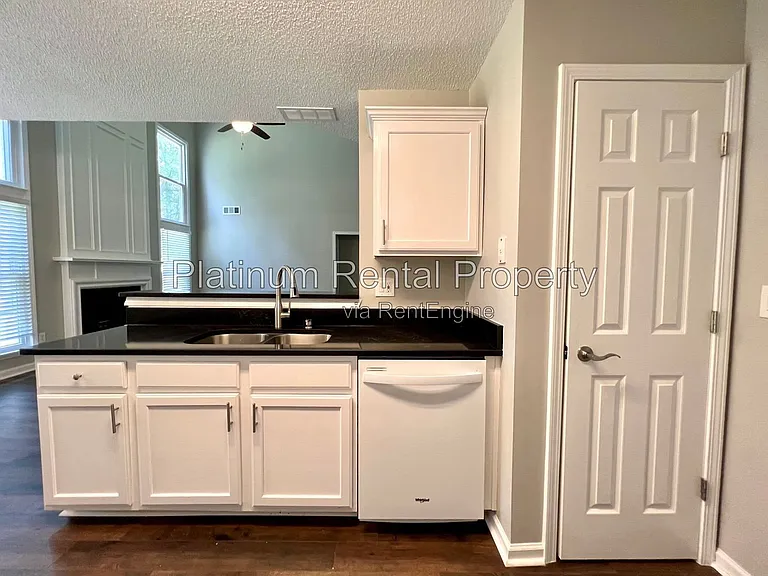 2813 Priestcliff Dr SE — Photo 8