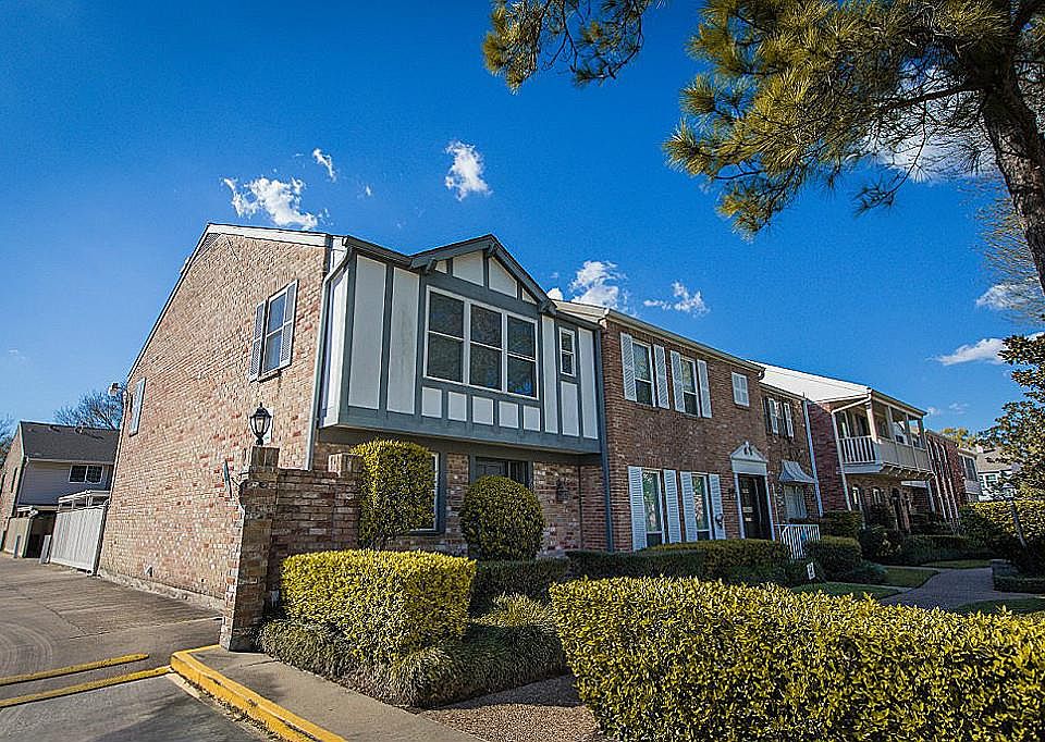 1st image of 5874 Valley Forge Dr #122