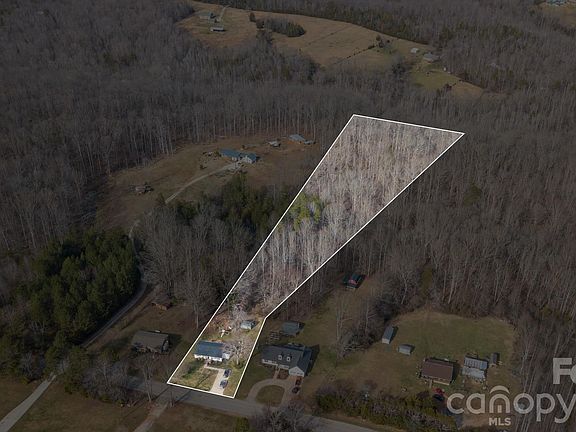 3rd image of 2992 Greenleaf Rd