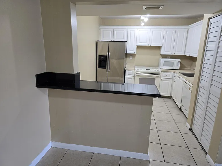 711 N Pine Island Rd #213 — Photo 6