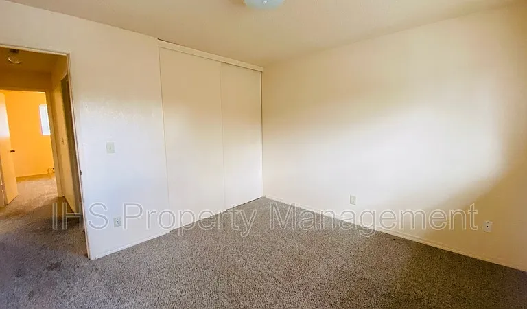 1913 Hoxie Ave #C — Photo 4