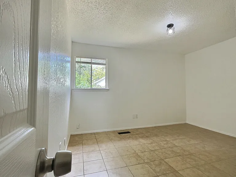1543 E 66th Pl — Photo 8