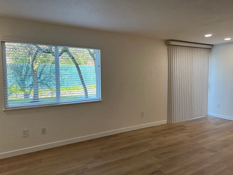 302 To 304 Dennis St SW — Photo 14