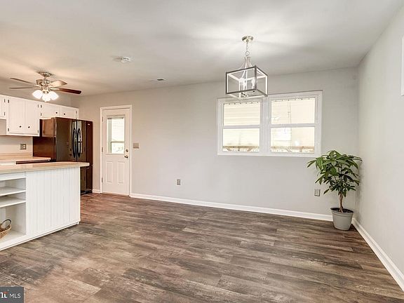 4th image of 206 Maple Ave