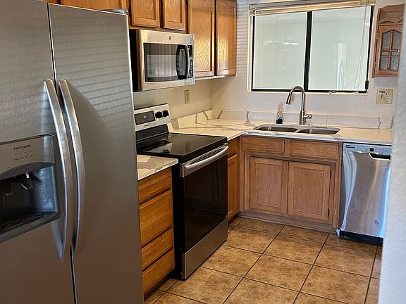 Kitchen - quartz counters