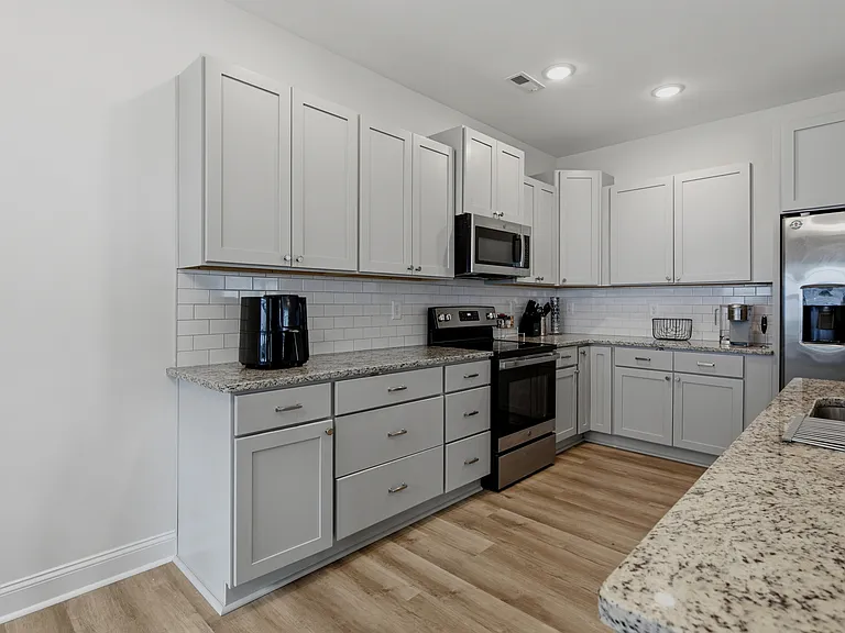 291 Burnside Dr — Photo 23
