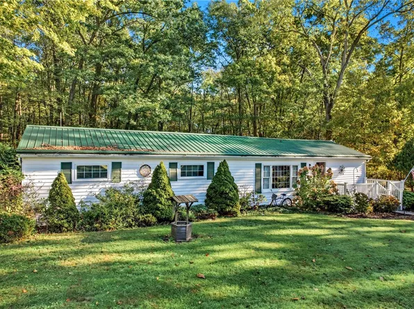 571 Buckeye Dr, Sharpsville, PA 16150