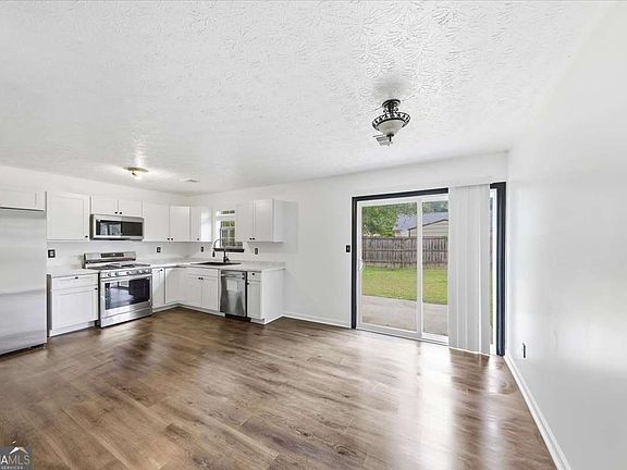 5th image of 608 Crestmont Ct