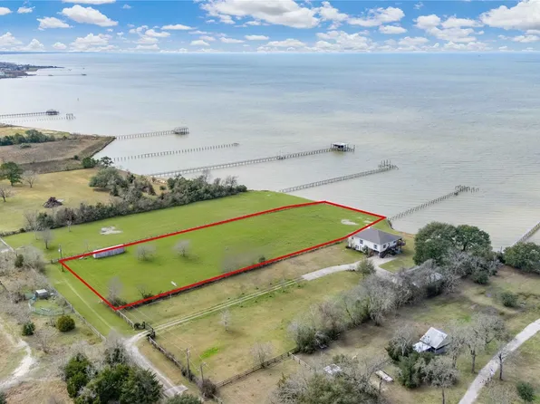 371B Locke Rd, Anahuac, TX 77514
