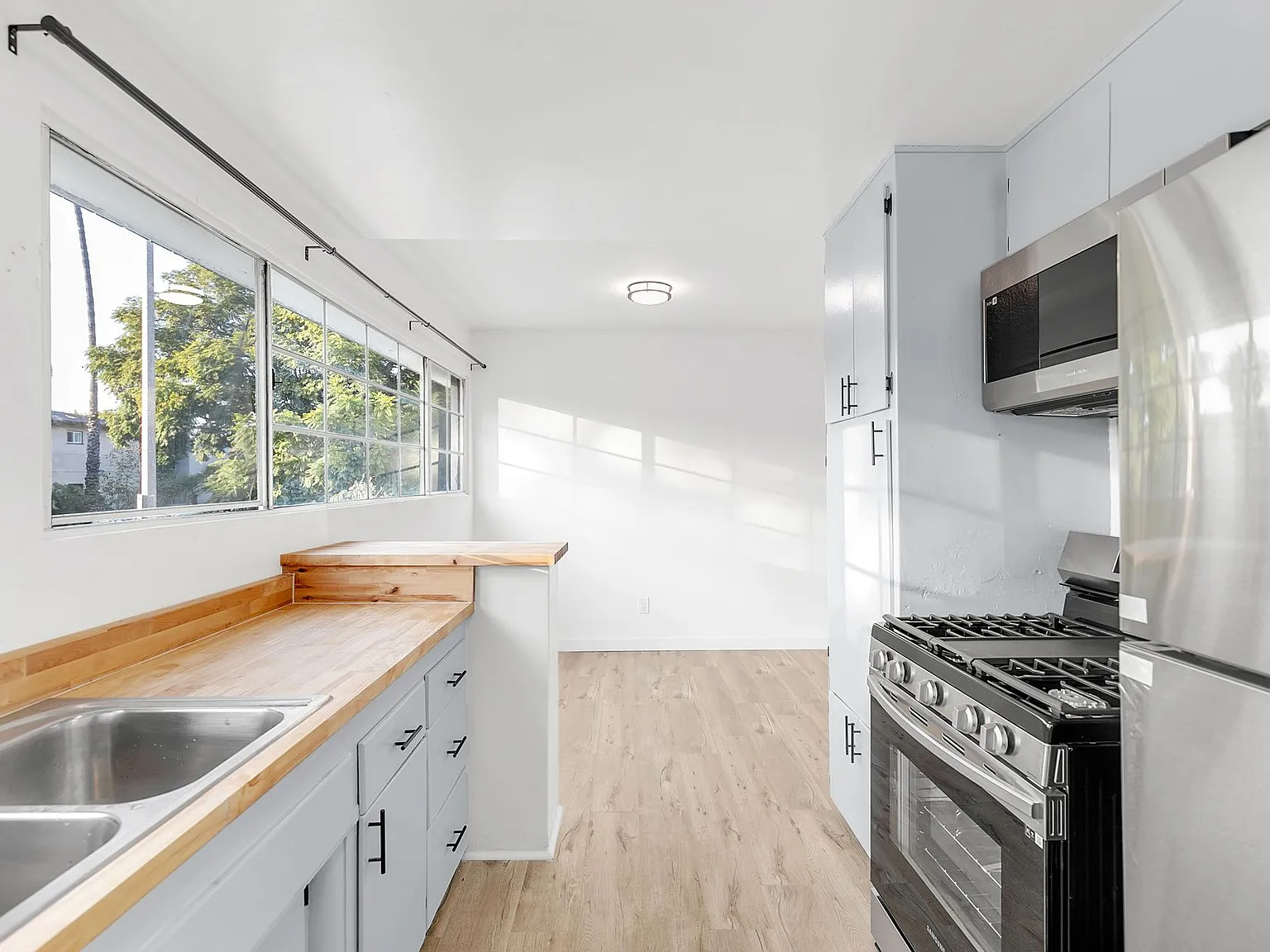 Stylish & Spacious 1-Bed 1-Bath Newly Remodeled, Prime Location — Photo 4