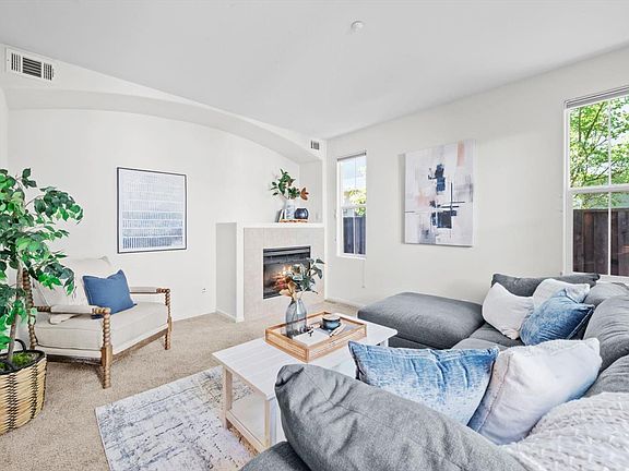 3rd image of 313 Toyon Lane