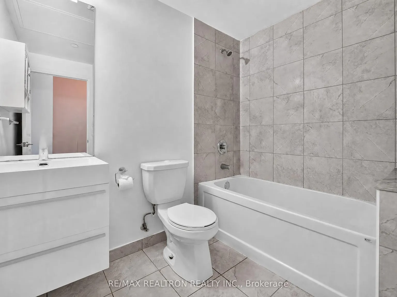 17 Zorra St — Photo 3