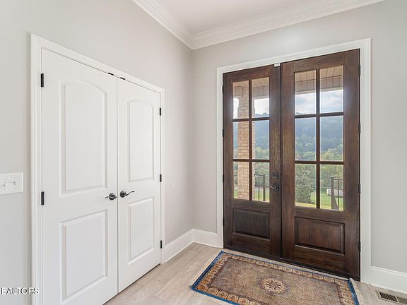 5th image of 3307 Greenway Dr