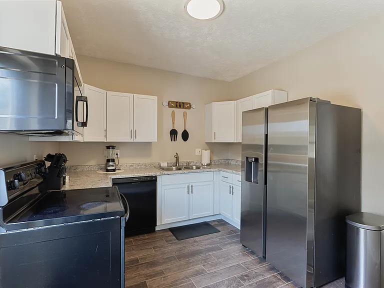 4335 Leavenworth St — Photo 14
