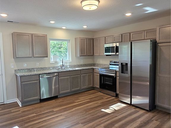 2nd image of 1621 Azalea Dr