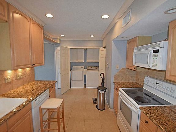 2nd image of 2176 Augusta Dr #43