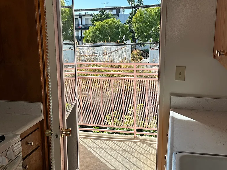 1009 N Hayworth Ave #16 — Photo 10