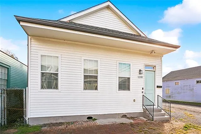 1201 Marigny St — Photo 2