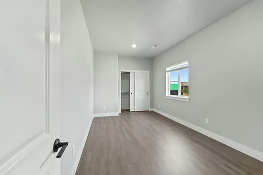 740 6th Ave — Photo 13