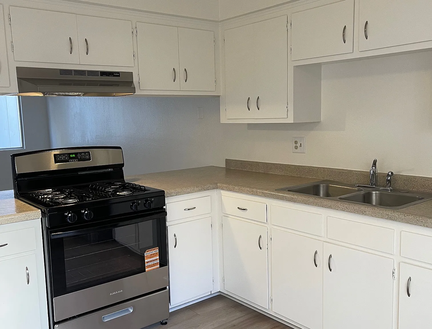 Longbranch 839 - B — Photo 2