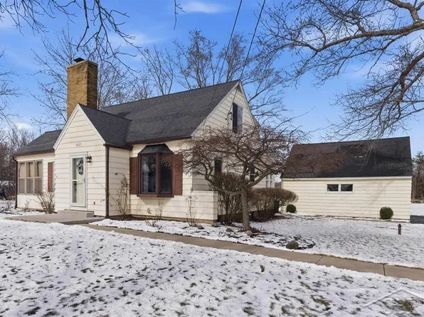 2627 E Stewart Rd, Midland, MI 48640
