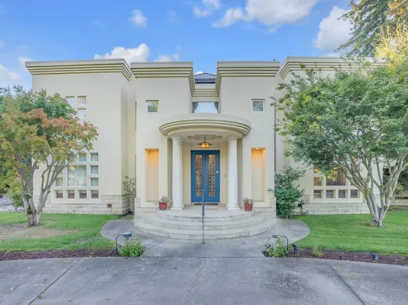 2 Homs Ct, Hillsborough, CA 94010