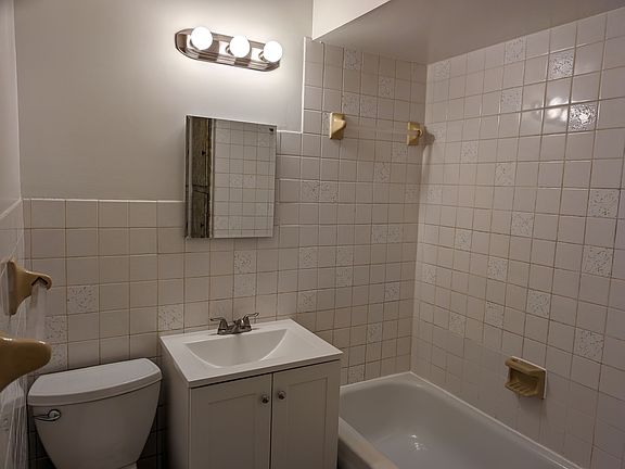 5th image of 1686 Wyandotte Ave #3