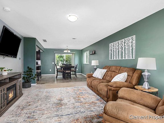3rd image of 507 Hill Valley Ln