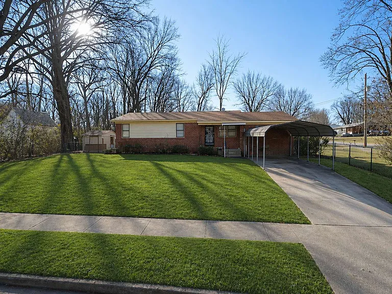 2045 Townsend Ave — Photo 1