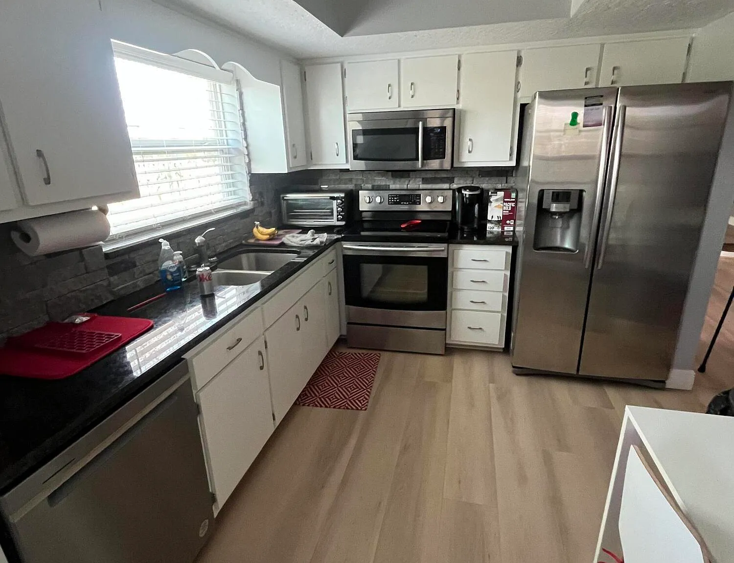 3 bed, 2.5 bath, 1749 sqft, $3,000 — Photo 3