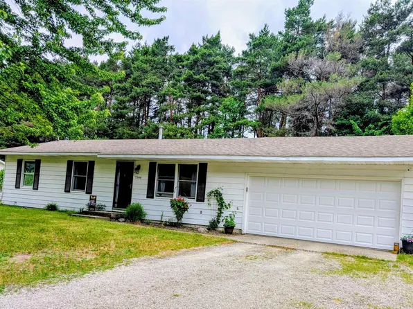 7544 Briar Ln, Bellaire, MI 49615