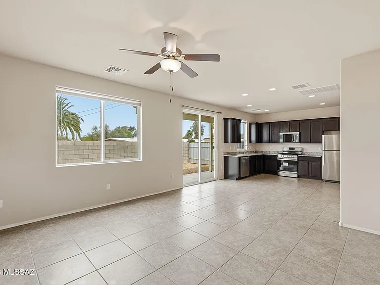 2815 N Fair Oaks Ave — Photo 6