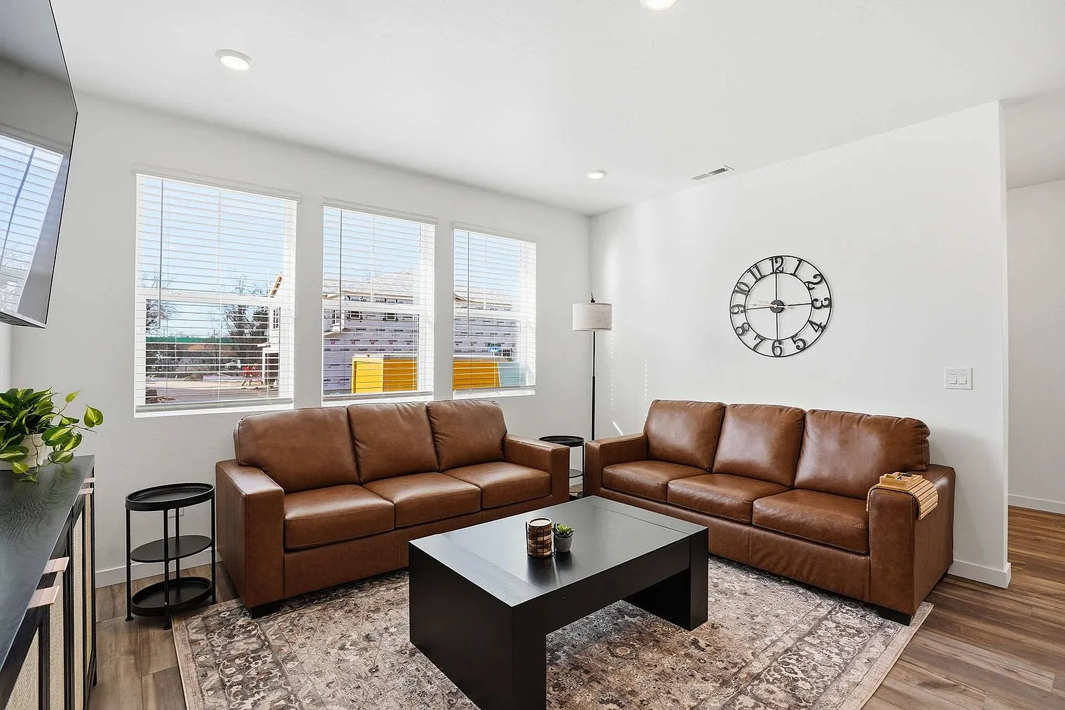 4 bed, 2.0 bath, 1926 sqft, $4,885 — Photo 1