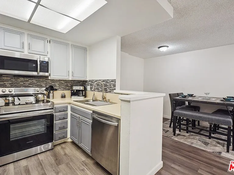 22100 Burbank Blvd #260G — Photo 10