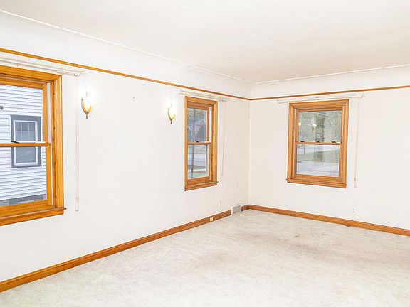 2nd image of 1540 Crawford Ave