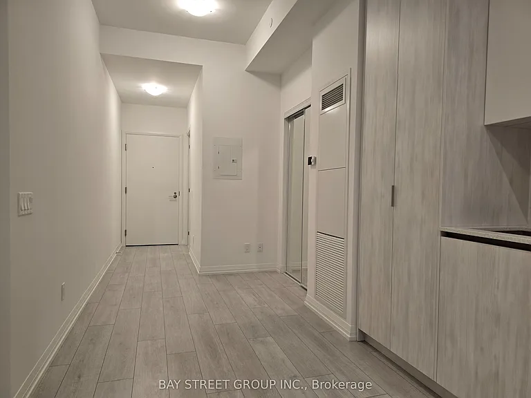 400 King St W #802 — Photo 3