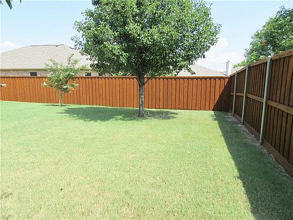 3rd image of 1324 Periwinkle Dr