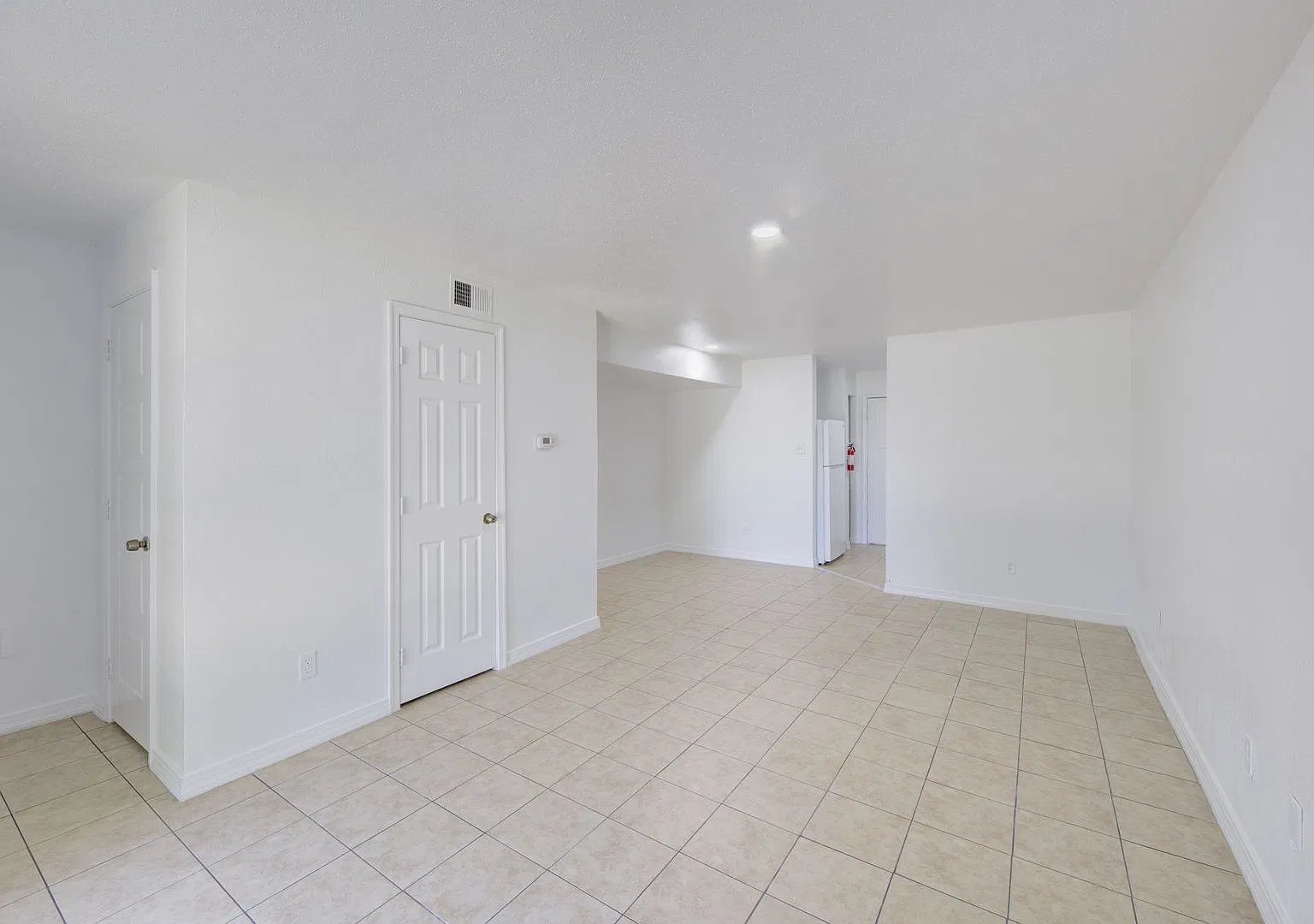 Hallshire Apartments — Photo 2