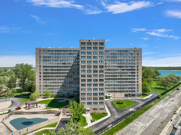 8900 E Jefferson Ave APT 404, Detroit, MI 48214